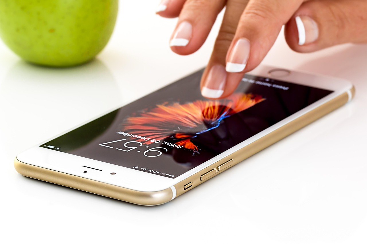 Smartphone, cellphone, touchscreen — Neil Patel: Ready To Serve You With Advices To Grow Website Traffic