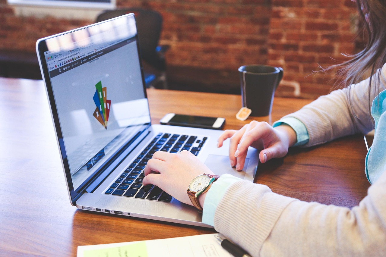 Student, typing, keyboard — Online Jobber