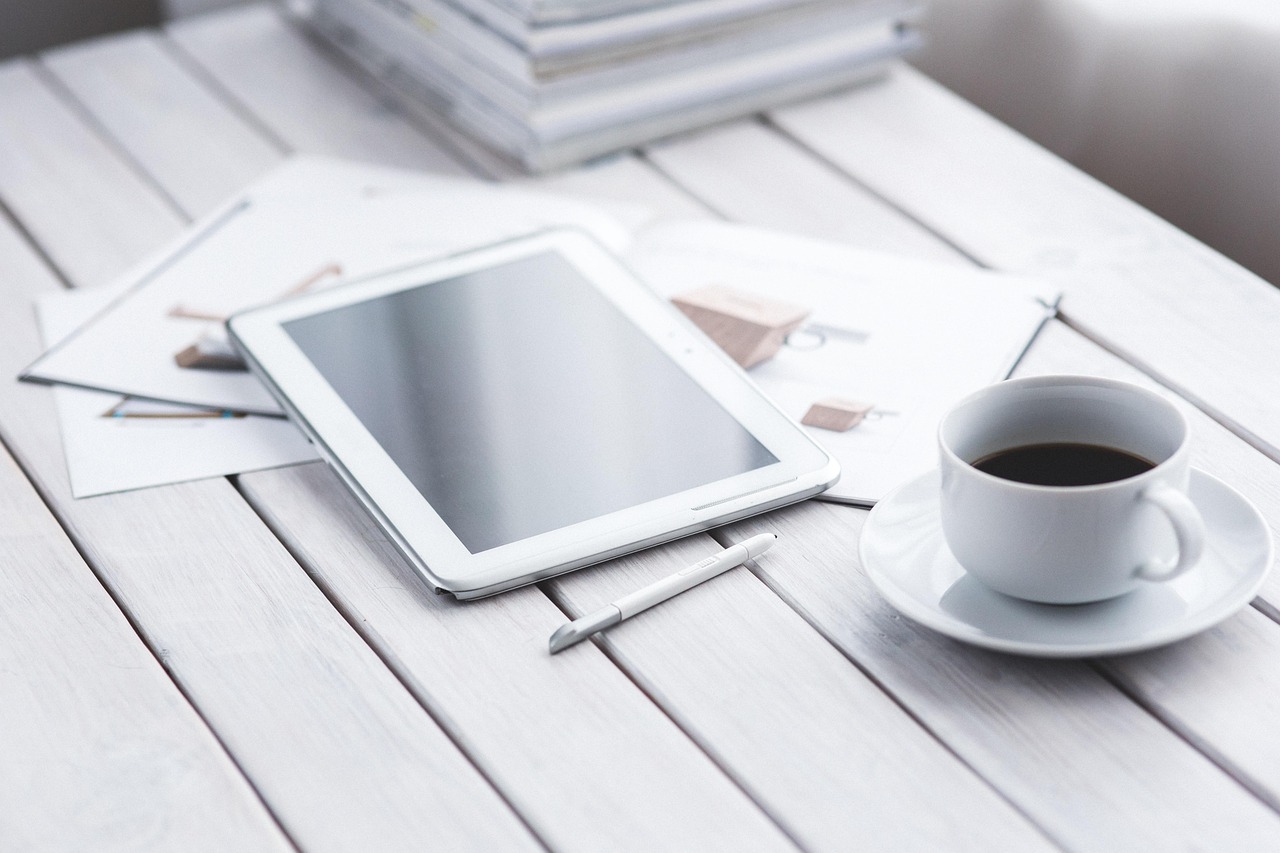 Tablet, digital, technology — Reasons Why iPhone has an Edge over Android