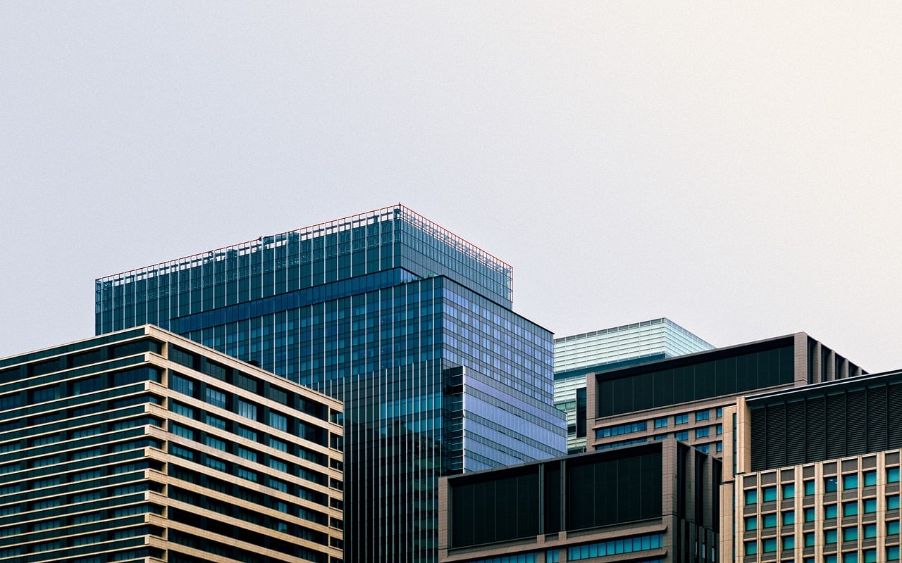 Building, office, business — Role of Feature Correlation in Multicollinearity Detection