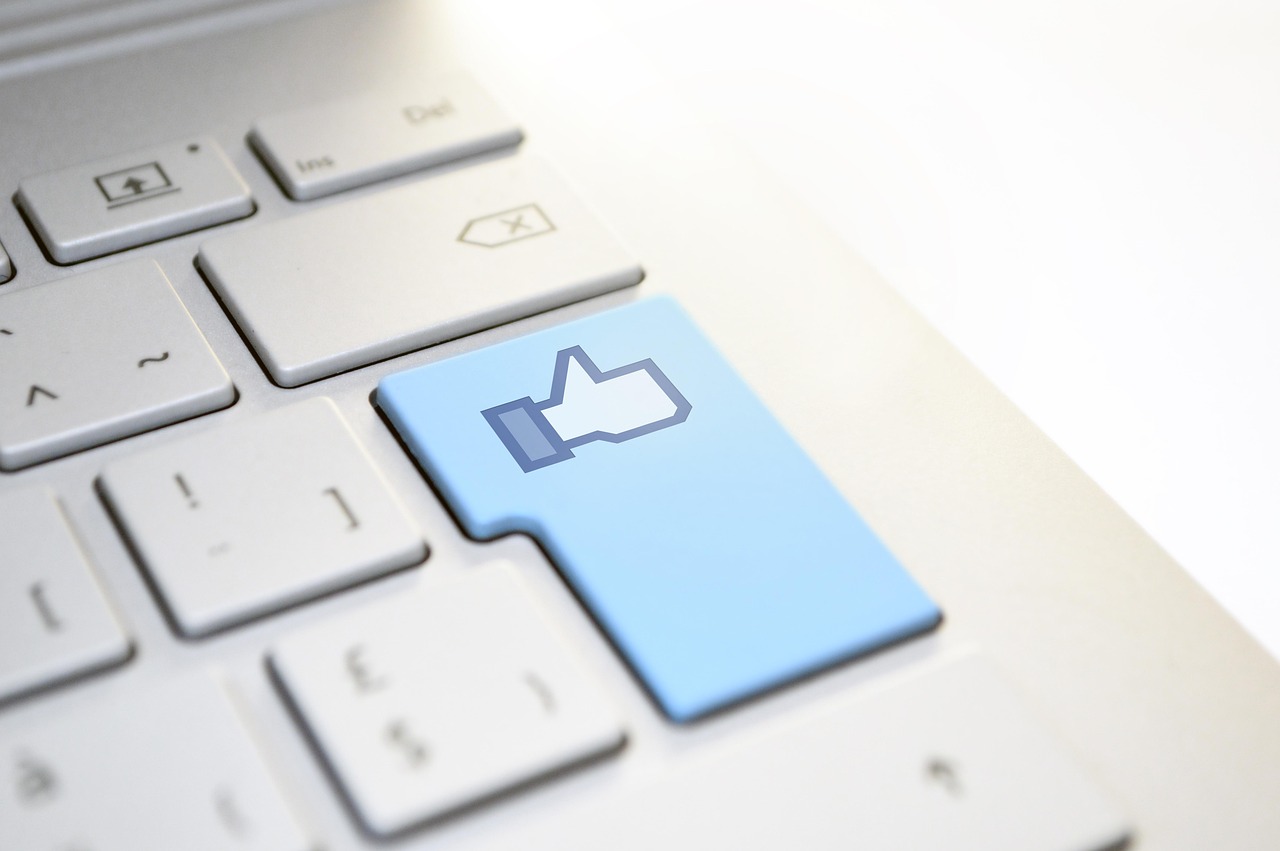 Facebook like, keyboard, enter — What to Look for in a Cold Email Outreach Tool